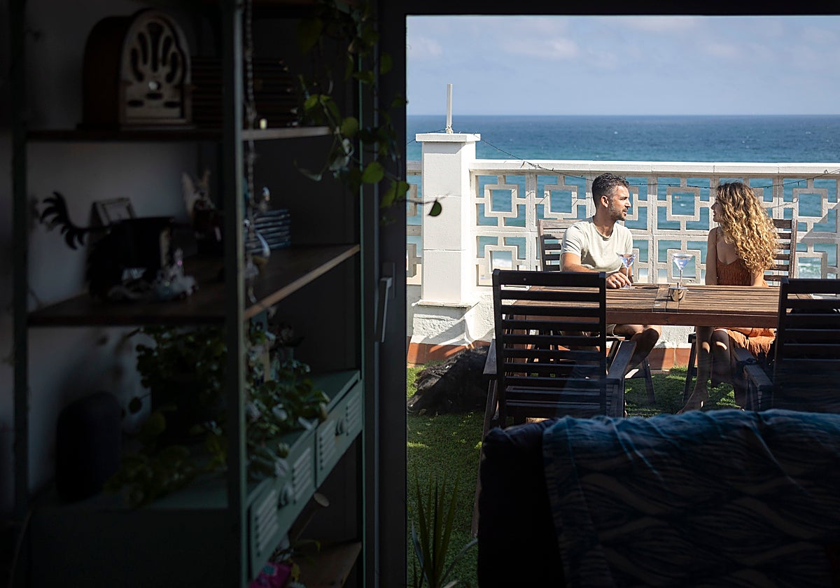 Paula y Marcos, en el ático que intercambian en Home Exchange