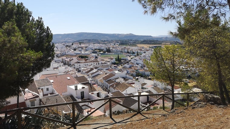 Mirador del Peñón del Cerretillo, con vistas al pueblo