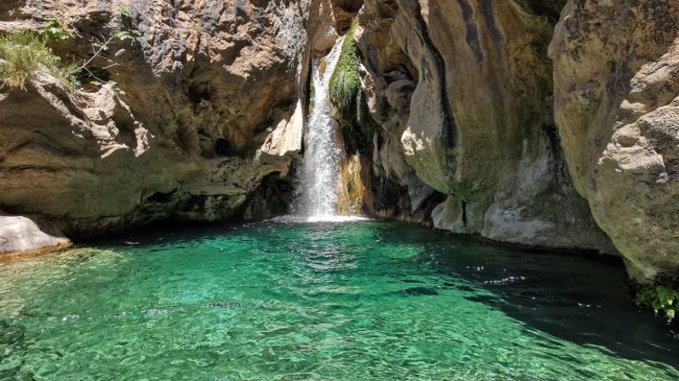 Una de las cascadas de Río Verde en Otívar