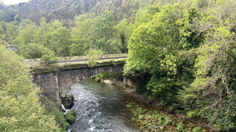 Ruta a pie por una antigua vía del ferrocarril minero