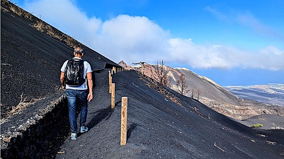 La Palma quiere volver a caminar: vidas, dolor y planes tras la pesadilla del volcán