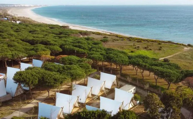 Vista aérea del Kampaoh Tarifa, en pleno corazón del Parque Natural del Estrecho