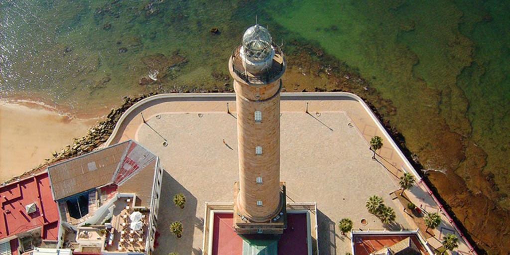 El faro más grande de España está en Cádiz y se puede visitar por solo 5 euros