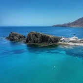 La 'pequeña Mykonos' andaluza: así es el bonito pueblo de aguas cristalinas que parece sacado de un cuento