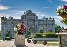 Todo lo que no sabías de la Puerta de Alcalá, escenario de la Semana de la Moda de Madrid 2024