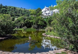 Conejos, un lago y hasta una cascada: así es el parque mágico que está a 20 minutos de Marbella