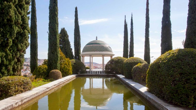 Uno de los miradores más populares del Jardín, con vistas a la ciudad de Málaga