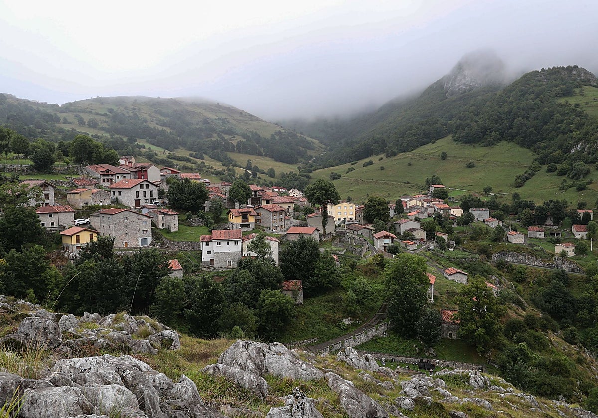Sotres, localidad de Cabrales en el corazón de los Picos de Europa, ha sido galardonada este lunes con el Premio al Pueblo Ejemplar de Asturias 2024