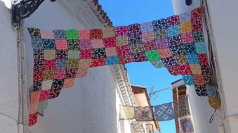 Calles encaladas y engalanadas de Jérez del Marquesado