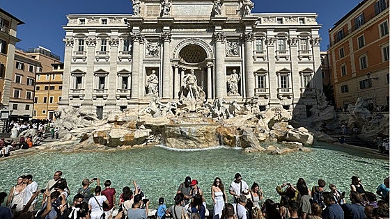 Ver de cerca la Fontana di Trevi y lanzar una moneda ya tiene precio: costará dos euros