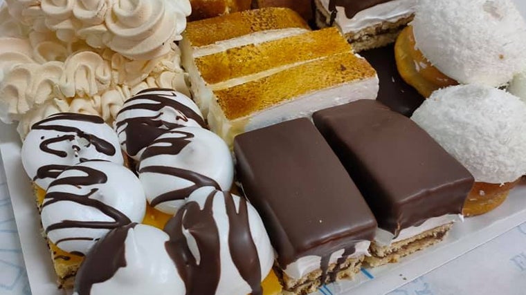 Surtido de merengues de la pastelería de Canjáyar Delicias de la Alpujarra