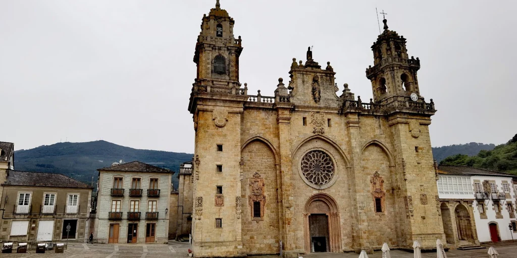 Los secretos de la  catedral arrodillada  y de una fiesta que se remonta al siglo XII