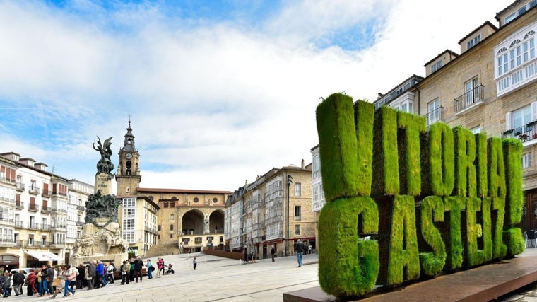 Vitoria-Gasteiz es un destino muy accesible desde el aeropuerto de San Pablo de Sevilla
