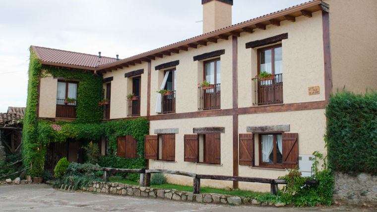 Imagen del exterior de la Hospedería del Valle, en Gargantilla del Lozoya