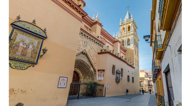 Exterior de la Parroquia de Señora Santa Ana, en Triana