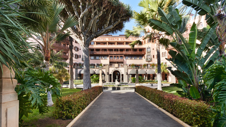 Imagen del parque Doramas y acceso al hotel
