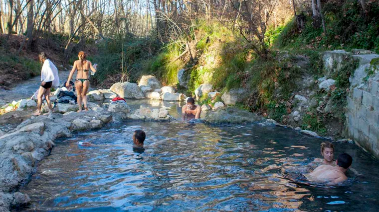 Una de las pozas de aguas termales que hay en las afueras del pueblo