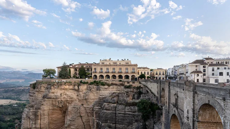 Vistas del espectacular Parador de Ronda y del famoso Puente Nuevo