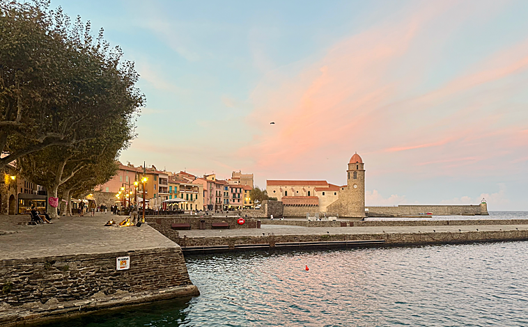 Imagen principal - La iglesia de Nuestra Señora de los Ángeles, el Castillo Real y la capilla de San Vicente