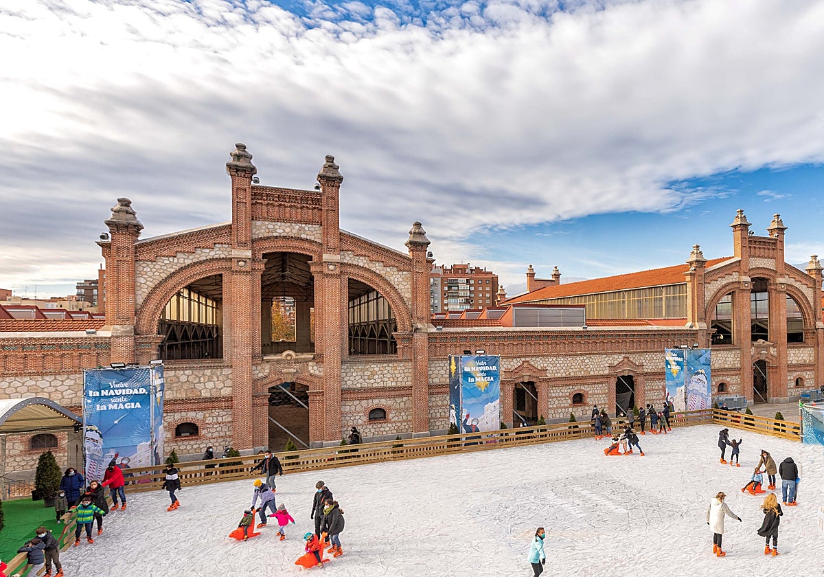 Imagen de la pista de patinaje sobre hielo del Matadero de Madrid