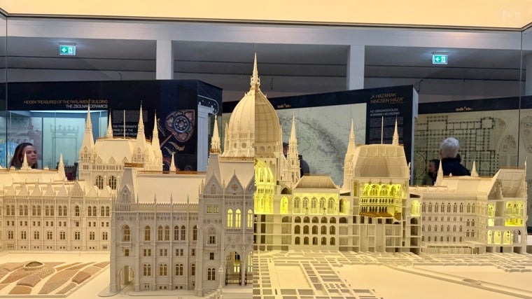 Maqueta del parlamento ubica en la sala de exposiciones del mismo