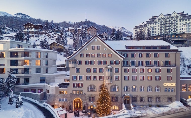 Imagen principal - El hotel Grace La Margna St. Moritz acaba de reabrir tras una renovación integral que ha añadido un edifico moderno al histórico de 1906. Funciona todo el año, el único cinco estrellas que lo hace, y tiene gastronomía suiza a internacional.