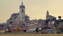 El pueblo de 74 vecinos que tiene una iglesia que parece una catedral