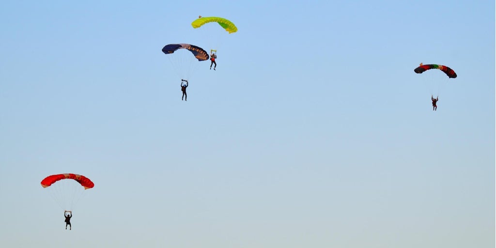 El salto de paracaídas más alto de Europa se hace en este pueblo de Sevilla