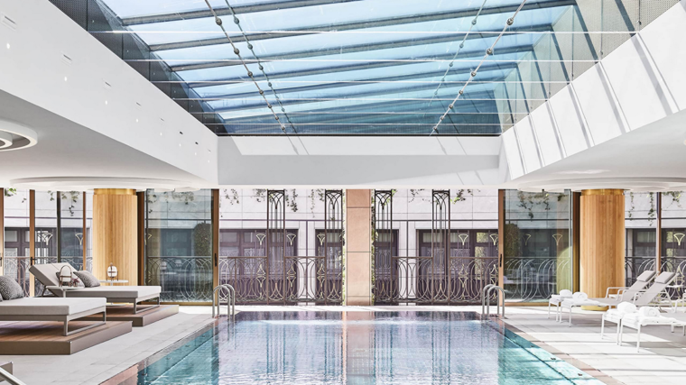 Imagen de la piscina del spa del Four Seasons Madrid