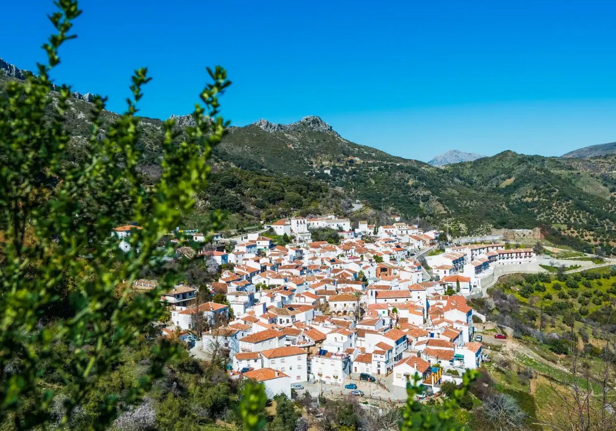 Vista de Benadalid, uno de los pueblos blancos del valle del Genal en Málaga