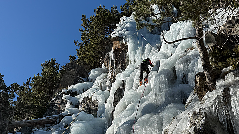 Escalada en hielo en Cambre d'Aze