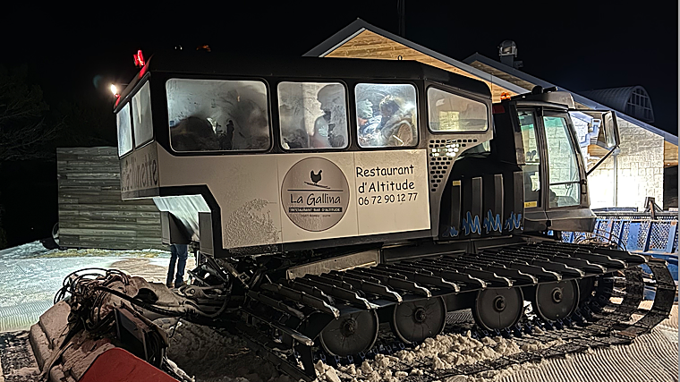 Subida en máquina pisa nieve al restaurante La Gallina