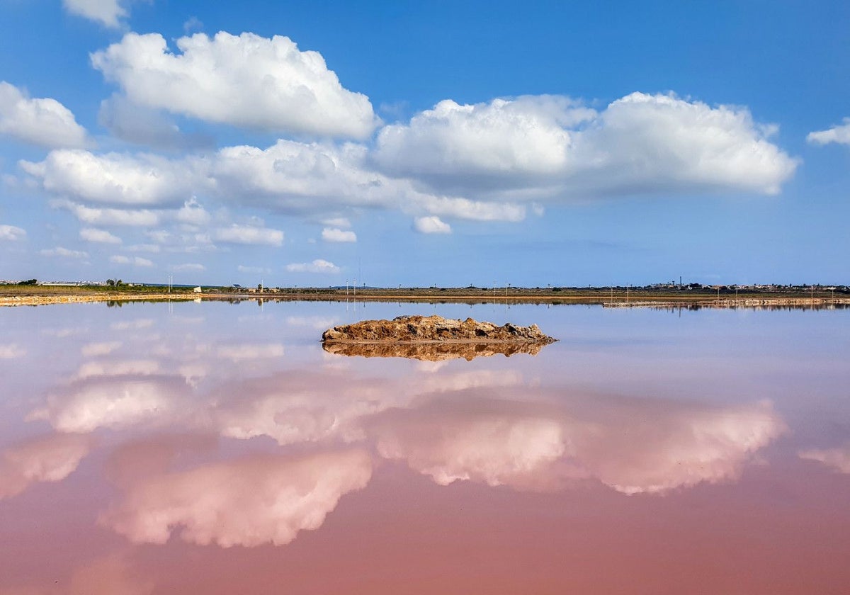 La Laguna Rosa pertenece al Parque Natural de las Lagunas de la Mata y Torrevieja