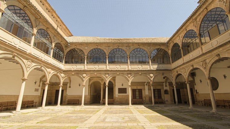 Claustro de la antigua Universidad de Baeza