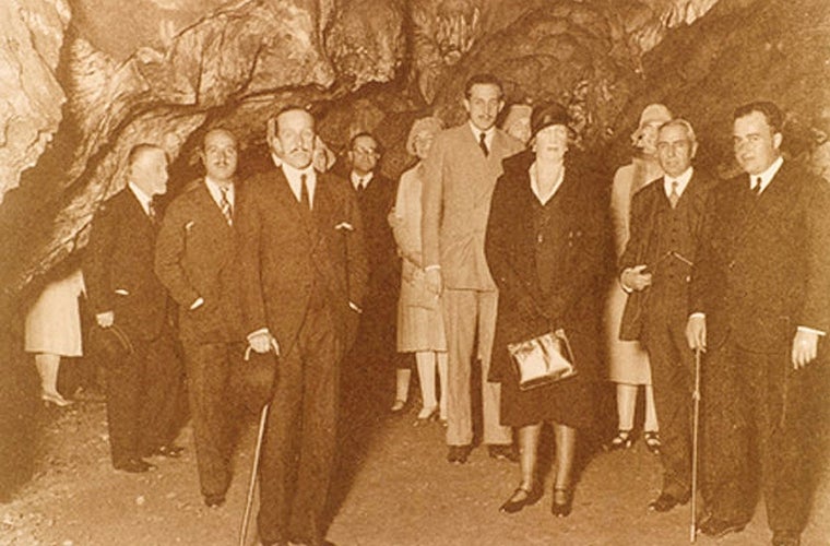 Visita de Alfonso XIII en 1929 a la Gruta de las Maravillas