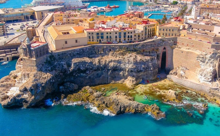 Imagen principal - Melilla: el secreto mejor guardado de la Semana Santa Española