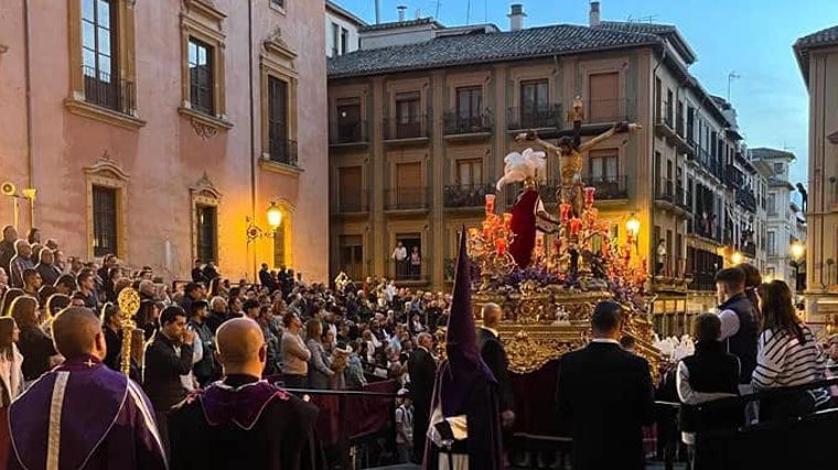 Estación de penitencia el Martes Santo en Granada