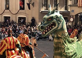 Alcañiz celebra San Jorge con el terrible dragón: una experiencia turística única