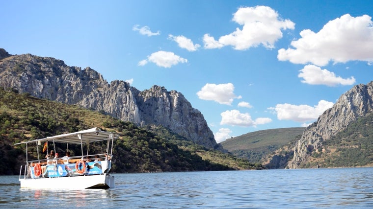 Paseo en barco por el Tajo a la altura de Monfragüe