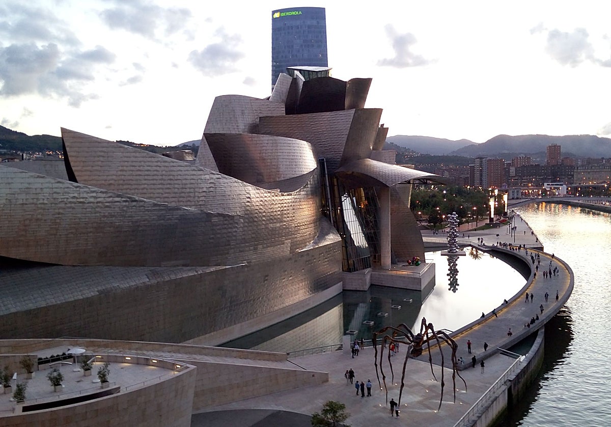 Paseo de acceso al Museo Guggenheim Bilbao