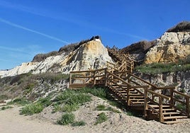 El acantilado más alto de Europa está en Andalucía y se puede subir por una escalera de más de 200 escalones