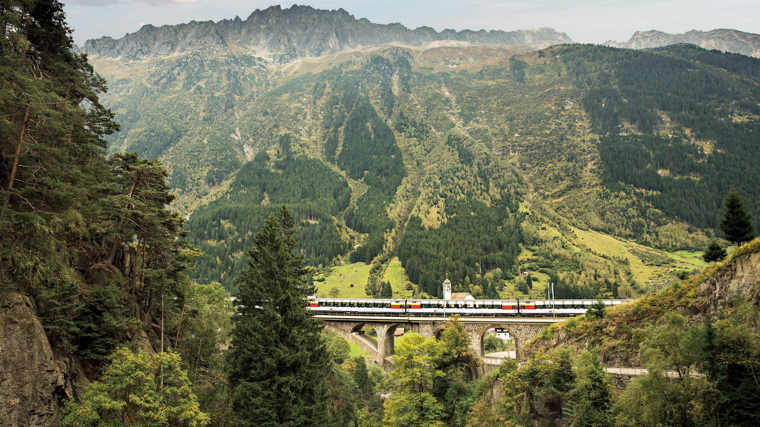 Esta ruta atraviesa las entrañas de los Alpes Suizos a través del túnel de Gothard