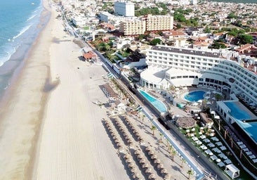 El nuevo hotel de Matalascañas que te hará sentir en Malibú: tiene un parque acuático, una piscina rosa y un tren a la playa