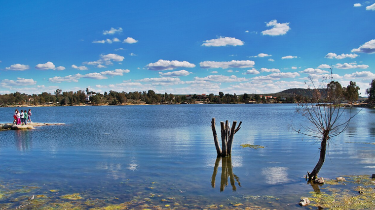 El embalse de Proserpina presume de contar con aguas limpias y un entorno natural envidiable