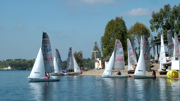 Vela en el embalse de Orellana