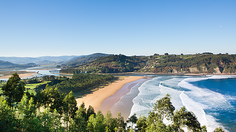 Imagen de la playa de Rodiles, Asturias