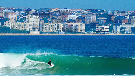 Cinco de las mejores playas de España para amantes del surf