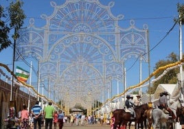 Ocho veranos sevillanos: ferias y fiestas de los pueblos de Sevilla llenas de música, luces e historia