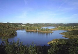 El pantano andaluz que parece una playa caribeña y está a solo 40 minutos de Sevilla