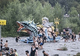 Descenso Folklórico del Nalón: la fiesta más divertida de Asturias con embarcaciones sin motor